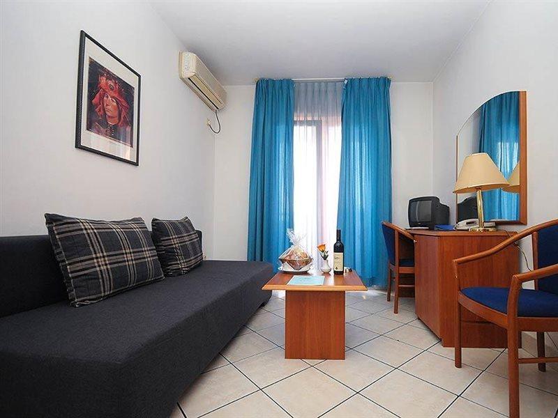 Hotel Aquamarin Budva Kültér fotó