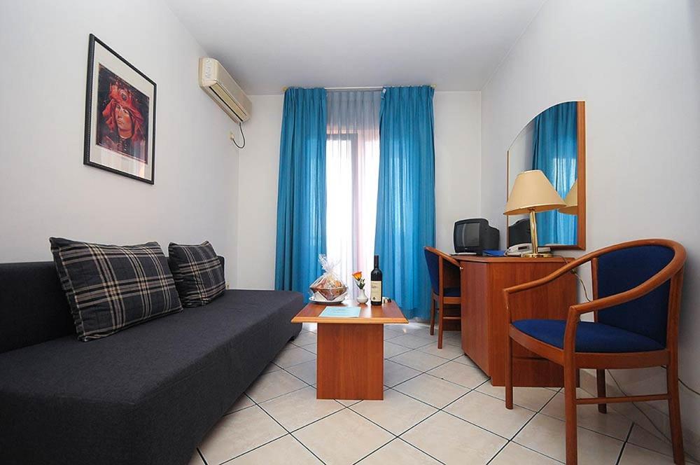 Hotel Aquamarin Budva Kültér fotó